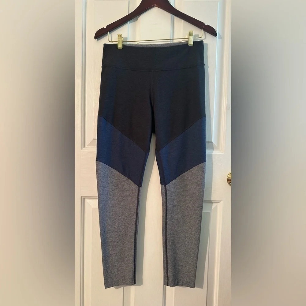 OUTDOOR VOICES 7/8 Springs Navy Colorblock Leggings LARGE - Picture 3 of 7